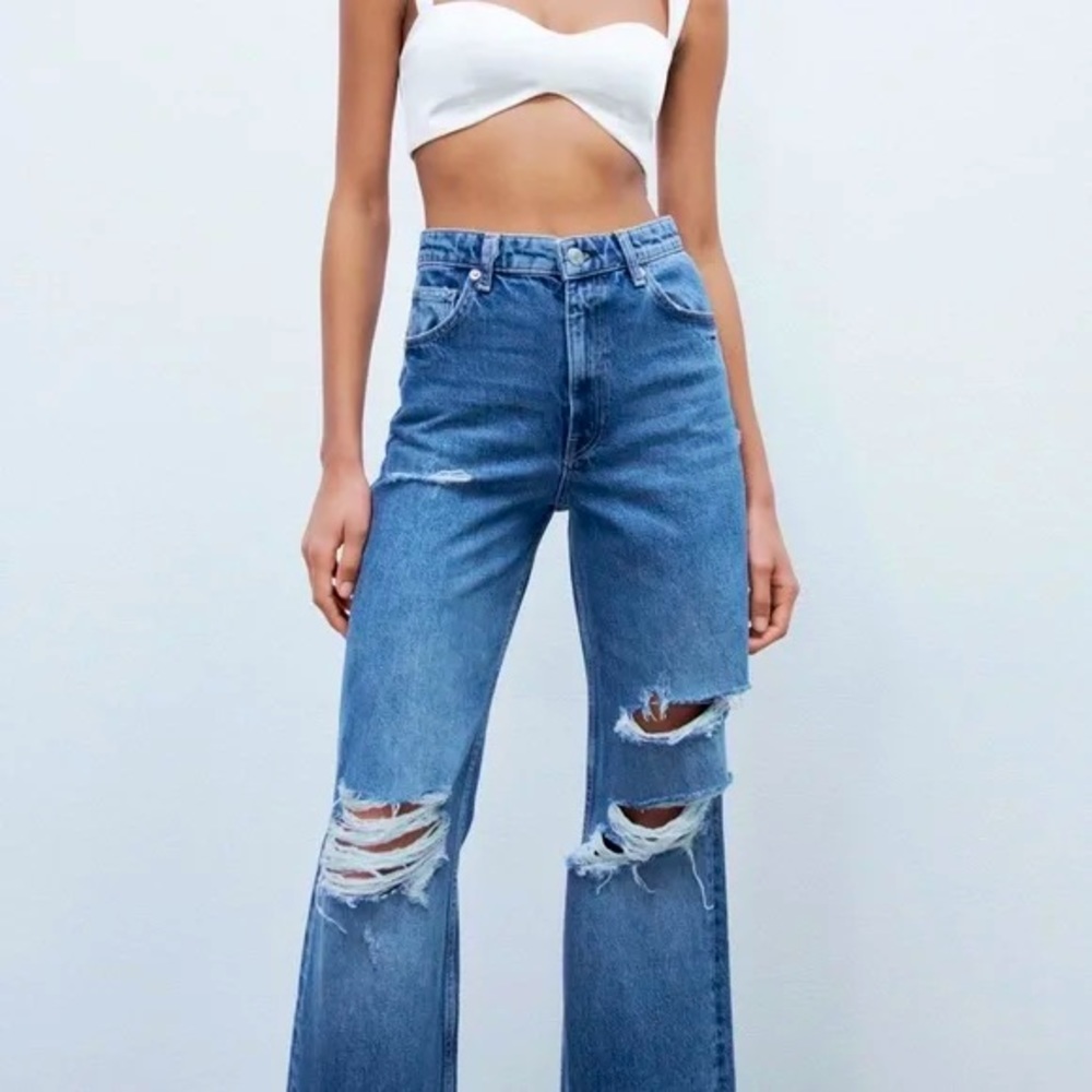 ZARA Wide Leg High Rise Ripped Jeans in washed‎ Blue size 2